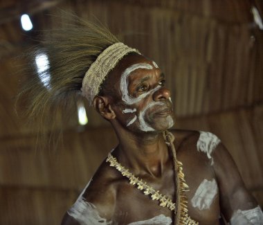 Asmat kabilesi adamdan