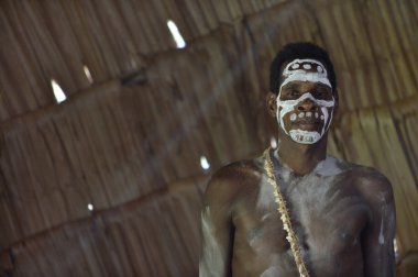 Asmat kabilesi adamdan