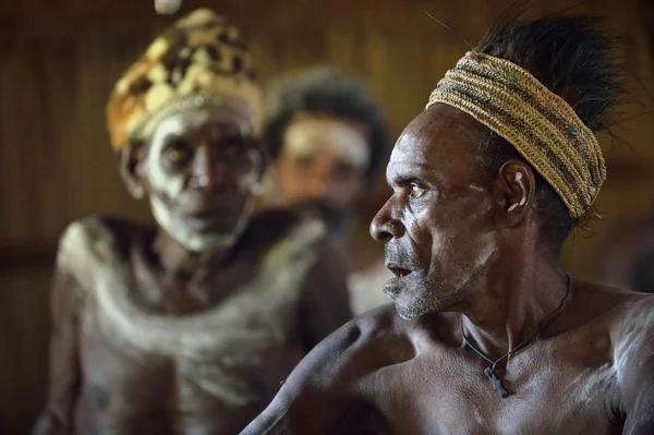 Hombres de la tribu de Asmat — Foto de Stock