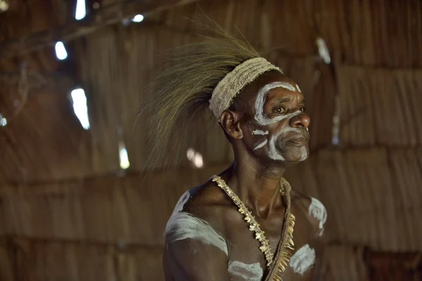 Mann aus dem Stamm der Asmat — Stockfoto