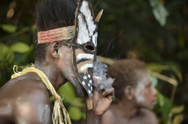 Asmat insanlar kabilesi adamdan yasaktır