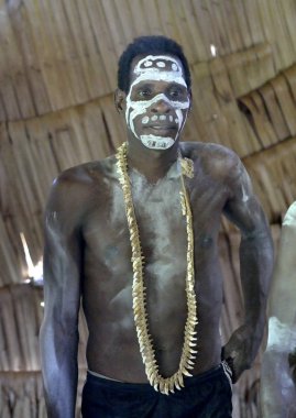 Head hunter Asmat kabilesi