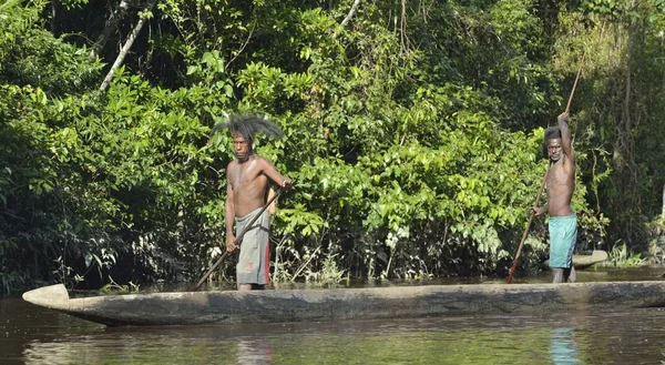 Canoe war ceremony of Asmat people — Stock Photo, Image