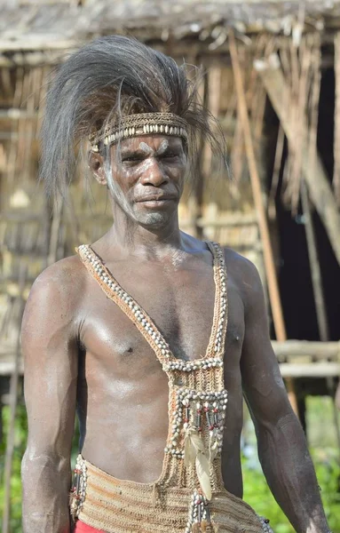 Head hunter of tribe of Asmat — Stock Photo, Image
