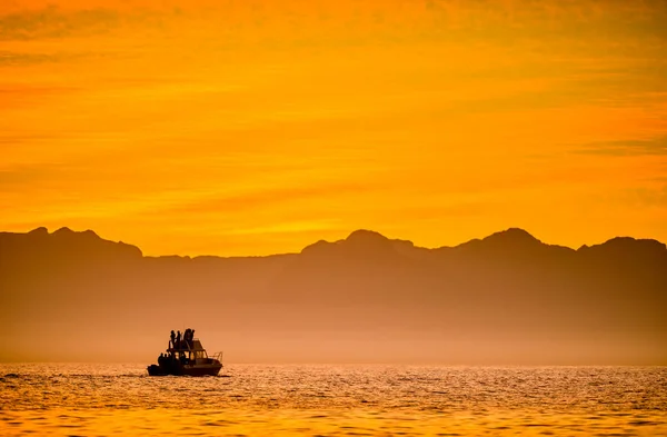 Silhouette of Speed boat in ocean — Stock Photo, Image