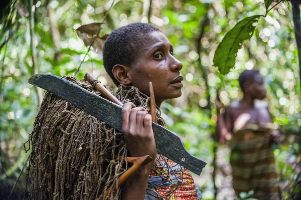 Femme d'une tribu de pygmées Baka — Photo