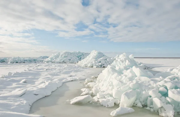 Winter huidige Staraja ladoga lake — Stockfoto