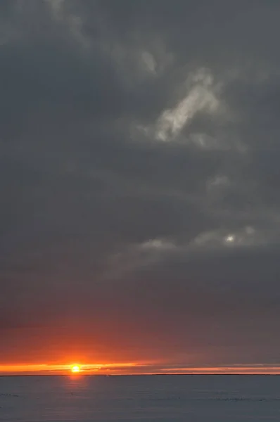 Lebendiger und farbenfroher Sonnenuntergang — Stockfoto