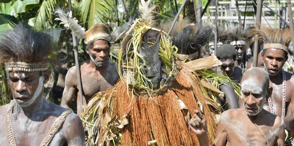 The Village follows the ancestors embodied in spirit mask — Stock Photo, Image