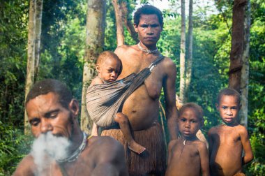 Derin orman Papua aile