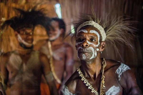 Asmat 사람들의 지 파에서 남자 — 스톡 사진