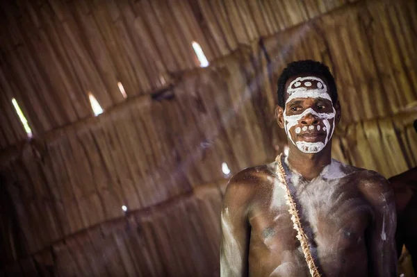 Homem da tribo de Asmat pessoas — Fotografia de Stock