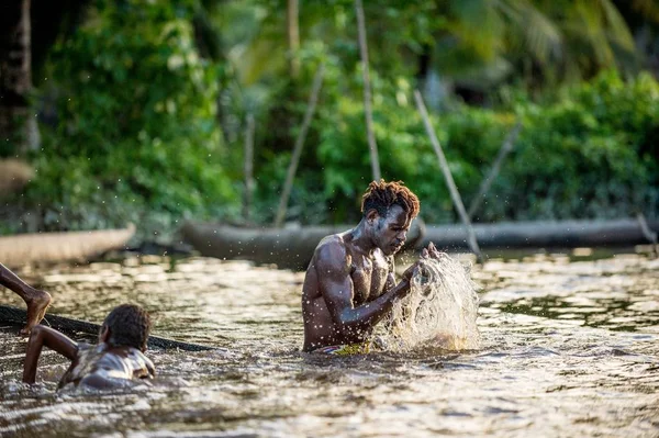 Asmat man is bathing in the river — Stock Photo, Image