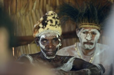 Asmat insanlar kabilesi adamdan