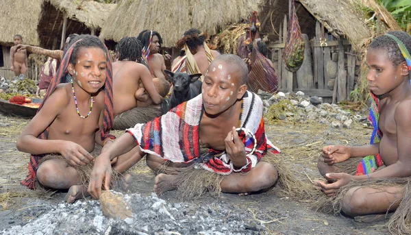 Dugum Dani tribe people — Stock Photo, Image