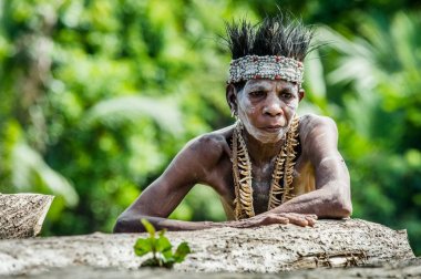 Asmat kabilesinden Papua kadın