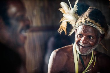 Asmat insanlar kabilesi adamdan 