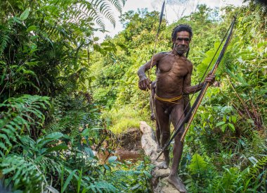 Korowai kabilesinden Papuans 