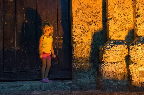 Little girl on main square of Havanna Cuba — Stock Photo, Image
