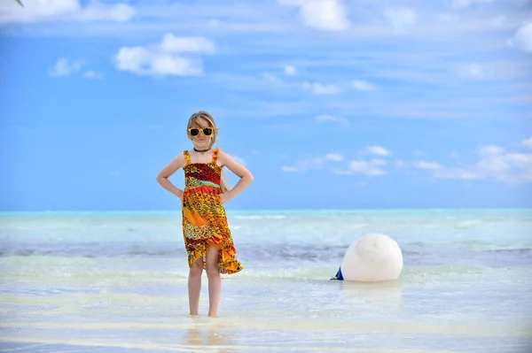 Cute Little Girl Sandy Beach Blue Sky Background Cuba Caya — Stock Photo, Image