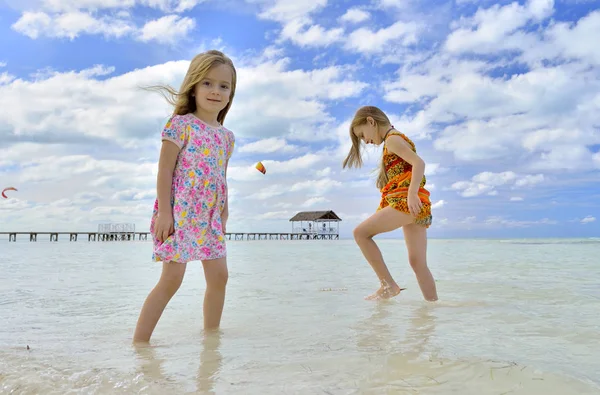 Cute Little Girls Sandy Beach Sunset Light Cuba Caya Coco — Stock Photo, Image