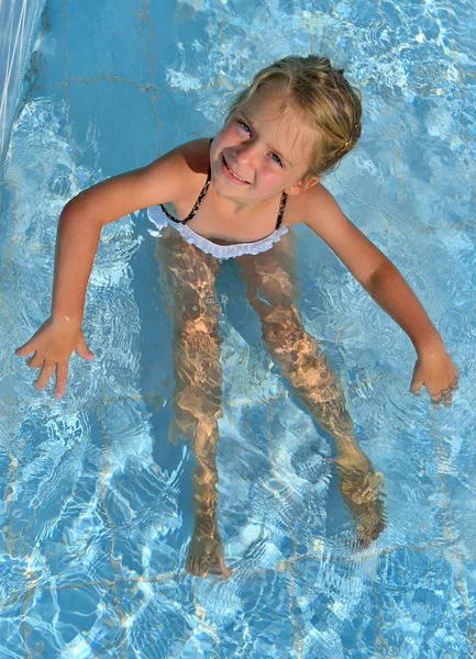 Happy Little Girl Seat Swimming Pool Blue Water — Stock Photo, Image