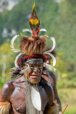 Dani Köyü, Wamena, Irian Jaya, Yeni Gine, Endonezya, 4 Haziran 2016: yakın portre Yali Mabel, Dani kabile şefi yukarı. Dugum Dani savaşçı. 4 Haziran 2016. Baliem Vadisi,
