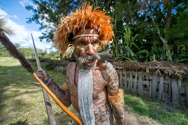 ダニ村 ワメナ イリアン ジャヤ ニューギニア インドネシア 2016 Dugum ダニ戦士の肖像画の肖像画をクローズ アップします — ストック写真