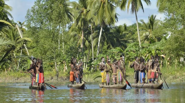 インドネシア イリアンジャヤ アスマット省 ジョウ村 カヌー アスマット族の戦争式 アスマット族のヘッド ハンター 新しいニューギニア島 インドネシア — ストック写真