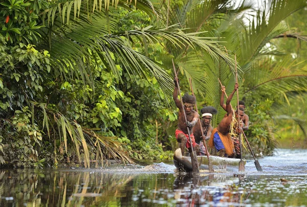 インドネシア イリアンジャヤ アスマット省 ジョウ村 カヌー アスマット族の戦争式 アスマット族のヘッド ハンター 新しいニューギニア島 インドネシア — ストック写真