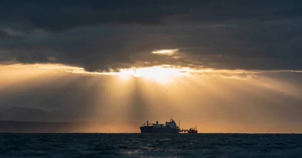 Navire Pétrolier Dans Océan Coucher Soleil Tôt Matin Lever Soleil — Photo