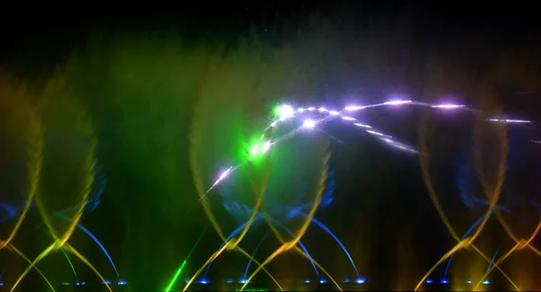 Kleurrijke Waterfonteinen Mooie Laser Fonteinen Laten Zien Grote Multi Gekleurde — Stockfoto