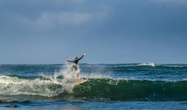 Moselbucht Südafrika Surfen Auf Den Wellen Surfer Reitet Welle Mit — Stockfoto