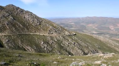 İskeletdraai (sinsi köşe). Swartberg geçidinin tepesinden Panorama. Swartberg Dağları (Afrikanca: 