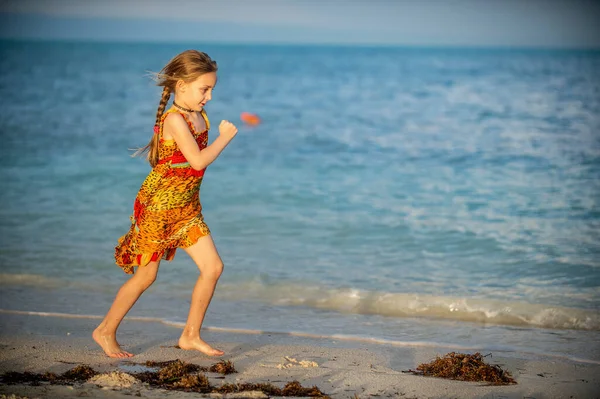 Cute Little Girl Sandy Beach Sunset Light Cuba Caya Coco — Stock Photo, Image