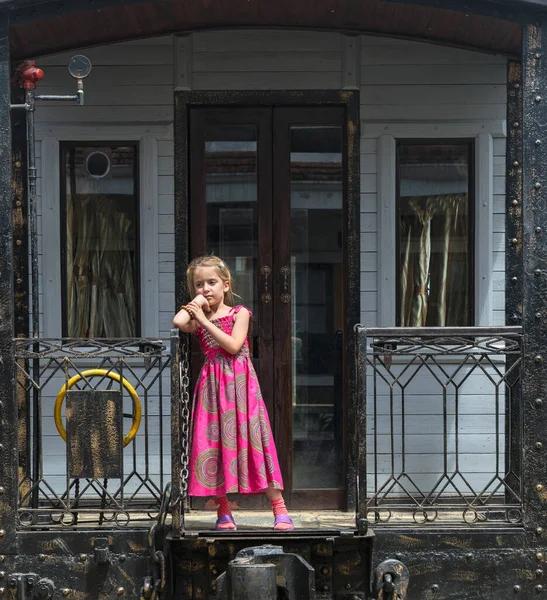 Little Girl Old Train Wagon — Stock Photo, Image