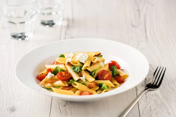 Pâtes tomate et bacon Penne — Photo