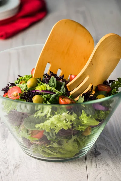 Green salad in glass bowl on a table — Stock Photo, Image
