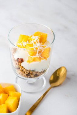 Granola yoğurt tatlı Kahvaltı