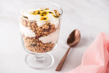 Granola yoğurt tatlı Kahvaltı