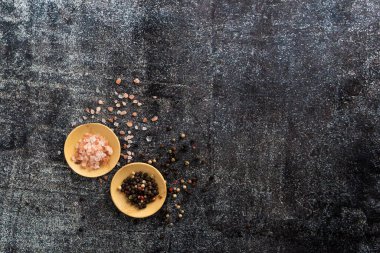 Tuz ve biber bir tablo 