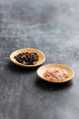 Tuz ve biber bir tablo 