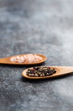 Tuz ve biber bir tablo 