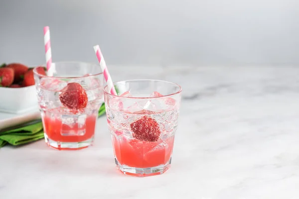 Shirley Strawberry Ginger cocktai —  Fotos de Stock