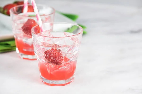 Shirley Strawberry Ginger cocktai — Stock Photo, Image