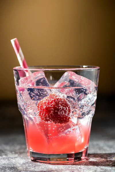 Shirley Strawberry Ginger cocktai — Stock Photo, Image