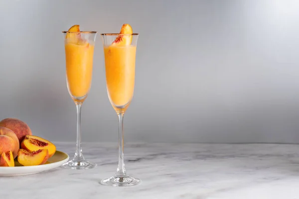 Peach Bellini Mocktail, zamrożone — Zdjęcie stockowe