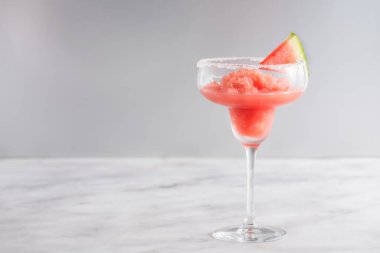 Karpuz, Margarita, kokteyl veya alkolsüz kokteyl.
