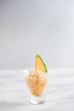 Cantaloupe Granitas ferahlatıcı bir yaz mocktai