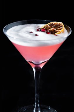 Sek limonlu nar martini. 